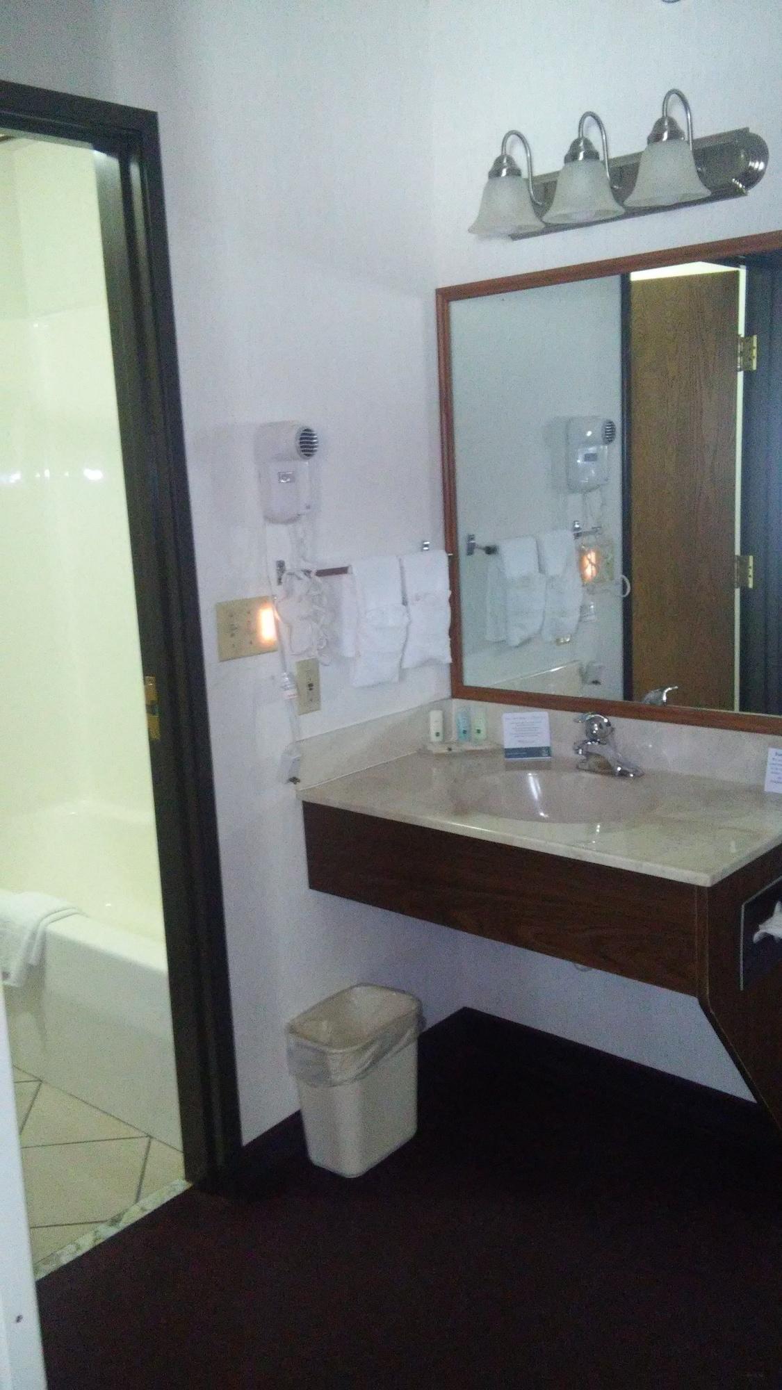 Everspring Inn & Suites Хилл-Сити Экстерьер фото
