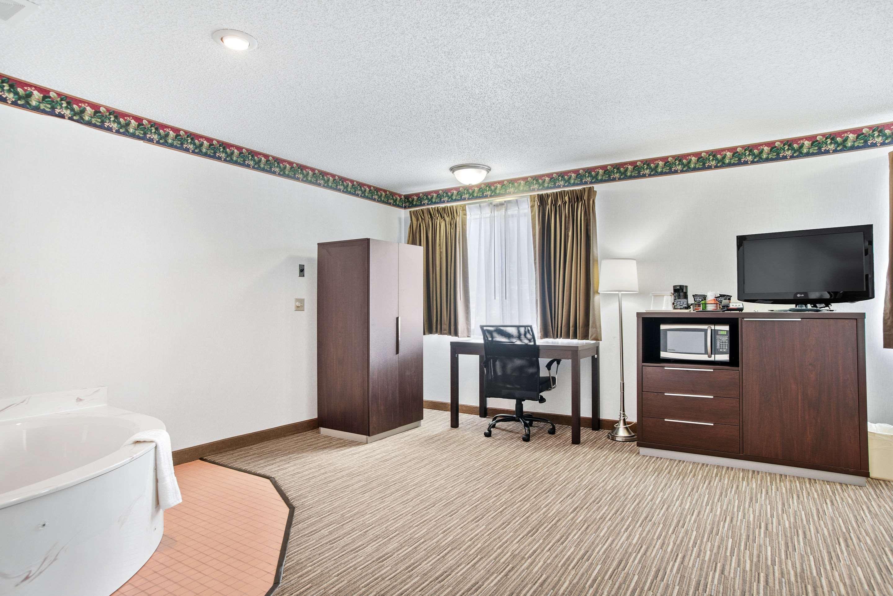 Everspring Inn & Suites Хилл-Сити Экстерьер фото
