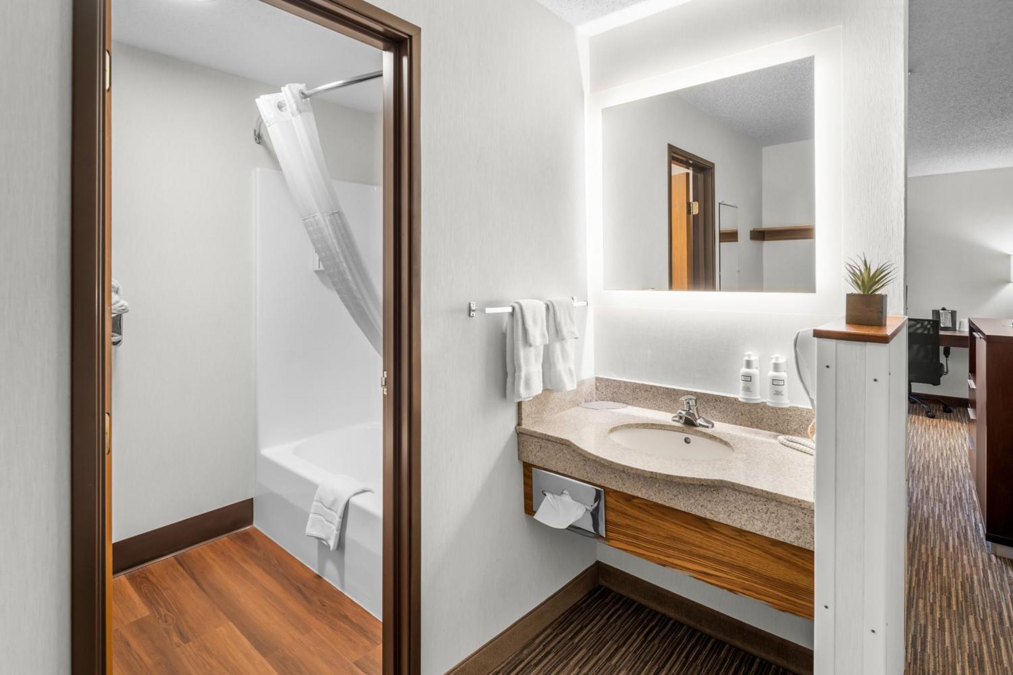 Everspring Inn & Suites Хилл-Сити Экстерьер фото