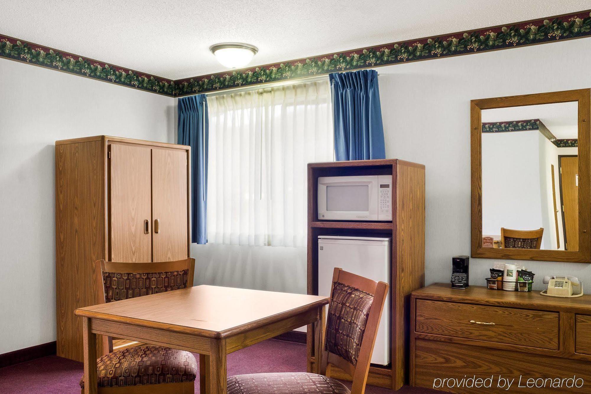 Everspring Inn & Suites Хилл-Сити Экстерьер фото